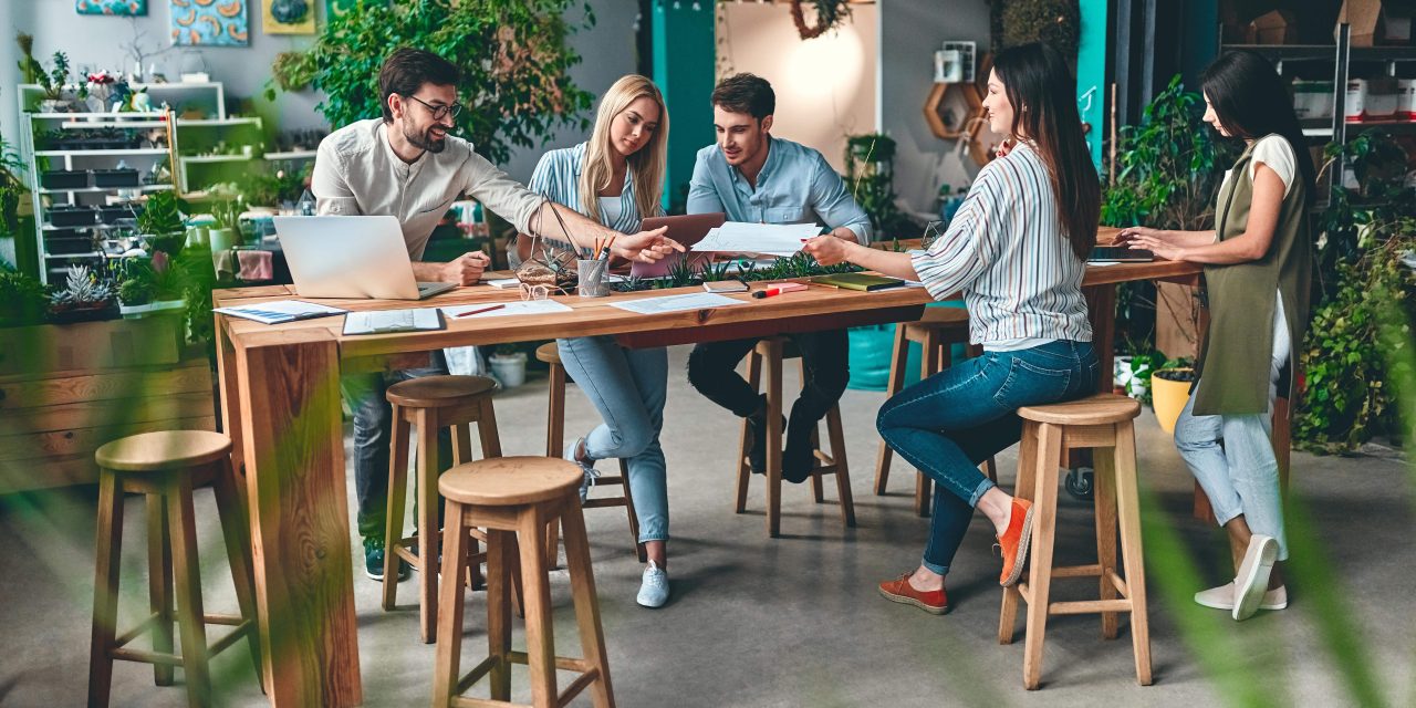 Leveraging Knowledge From Other Companies in a Coworking Space
