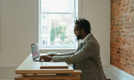 Balancing Act: Managing Mental Health in the Age of Hybrid Work