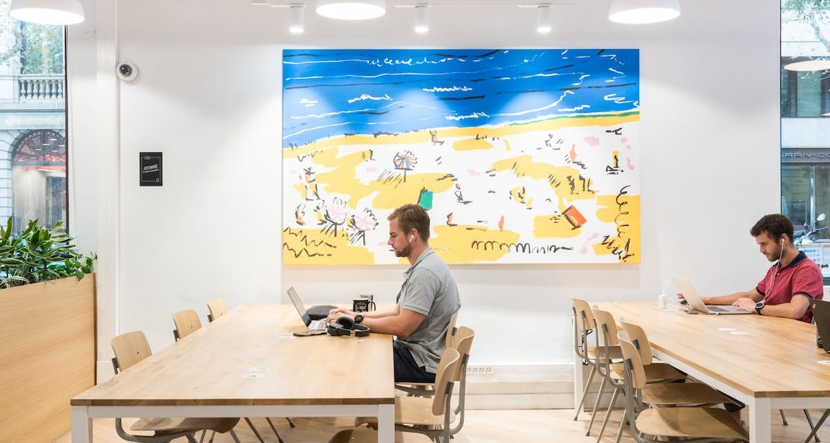 Hot Desking 101: Everything You Need to Know